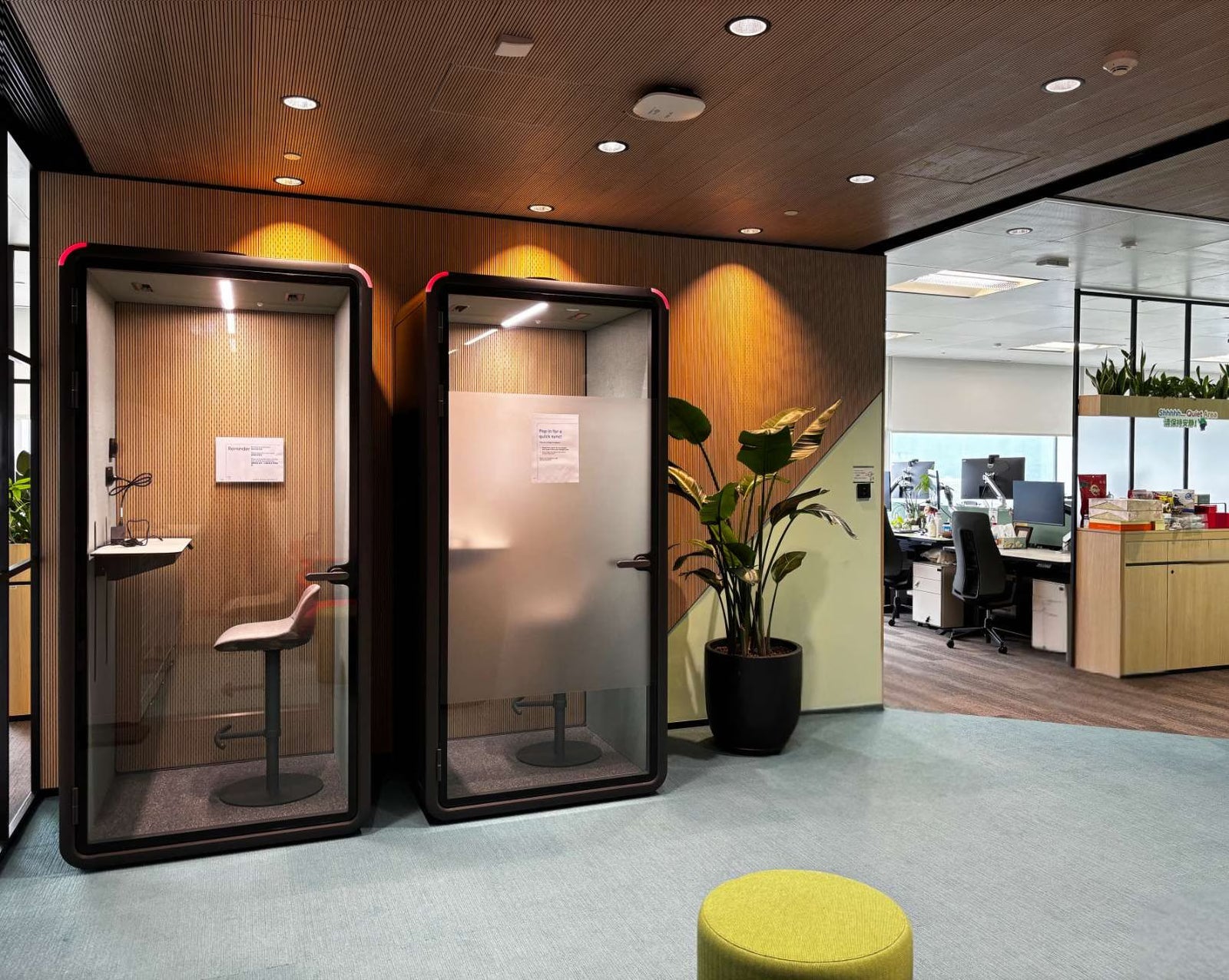 One-person acoustic booth in an open-plan office